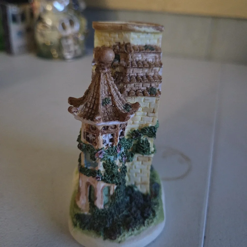 Miniature SALTON Small English Floral Cottage Tower Quartz Clock